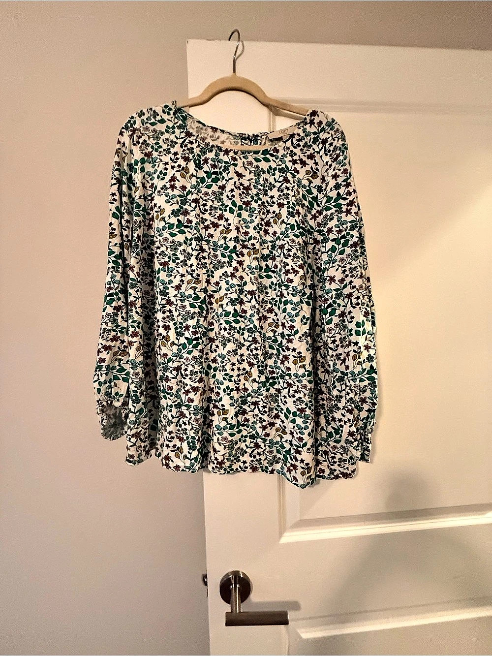 LOFT Floral Blouse in White & Green Size XL Like New